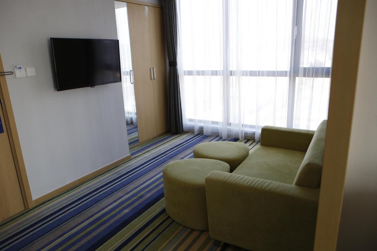 Holiday Inn Express Yingkou Onelong Plaza By Ihg Gaizhou Exterior foto